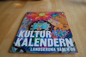 Konstverket ”Blommor och Mönster” pryder omslaget till kulturkalendern i Landskrona våren 09. 